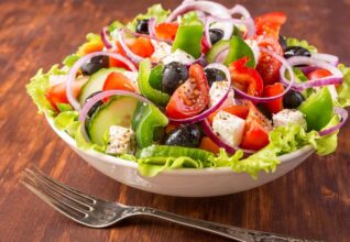 Comment préparer une salade rapide et équilibrée ?